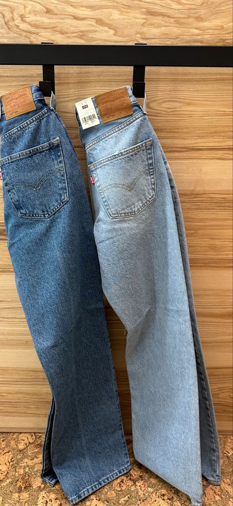 Two pairs of Levi’s 501 90s jeans hanging in dressing room with pocket side out. Levi’s 501 90s, Levis 501 90s, 501 90s Jeans, Straight Jeans Outfit, Levis 501 Original, 90s Fits, 90s Jeans, Clothing Pieces, Jeans Levis