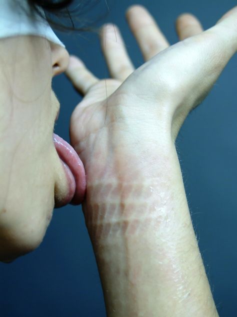 Vestige Knot Photography, Dating Women, Tongue Tie, Om Nom, Holding Hands, Knot, Tumblr, Skin, Photography