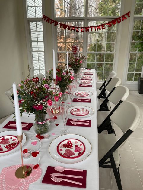 cute pink table setting Red Table Settings, Pink Table Settings, Red Birthday, Dinner Party Themes, Galentines Party, 24th Birthday, 22nd Birthday, Birthday Table, Red Table