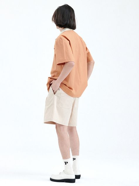 Editor's NotesBasic and versatile shorts with one tuck detail on the front. Good to be worn in the summer season.- Button and zipper closure- One tuck detail- Banding on the waist back- LMMM label- Versatile itemMeasurements(in.)M/L- Total length: 18.11 / 18.89 in.- Waist: 14.96 / 15.74 in.- Thigh: 13.38 / 13.77 in.- Front rise: 13.38 / 13.77 in.- Hem: 12.99 / 13.38 in.Model - Height: 5'97 Fitting size LComposition & Care- 100% Cotton- Dry clean- Hand washDesigner- by LA MER MA MAISON Waist Reference, Open Collar Shirt, Silhouette Logo, Figure Reference, Body Reference Poses, Character Poses, Figure Drawing Reference, Color Tag, Body Reference