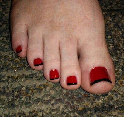 Red w/ black French tips Red Base Black French Tip, Black And Red Pedicure, Black And Red Toenails, Red French Toe Nails, Red And Black Toe Nails, Red Nails With Black French Tip, Red French Tip Toes, French Toe Nails, French Tip Toes