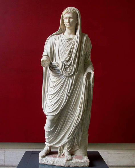 Emperor Augustus from Via Labicana, Museo Nazionale Romano, Rome. This statue was typical of the approved style that Augustus used to… Roman Toga, Fashion History Timeline, Roman Man, Emperor Augustus, Roman Statue, Rome Antique, Roman Sculpture, Ancient Sculpture, Roman History