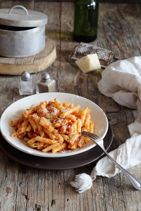 Mi Gran Diversión: Macarrones con picadillo de jamón y chorizo {Receta familiar} Easy Pasta Sauce, Fennel Sausage, Food Wishes, Making Pasta, Fine Cooking, Pasta Sauce Recipes, Pasta Noodles, Italian Pasta, Easy Pasta