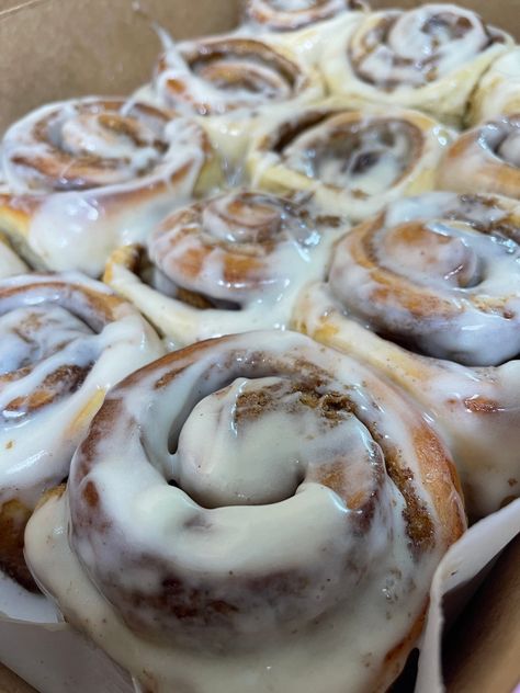 Homemade and made to order Large NCharge Cinnamon Rolls , Soft , buttery , full of Cinnamon and DELICIOUS. Autumn Aesthetic Food, Big Cinnamon Rolls, Kawaii Cooking, Food Babe, Yummy Comfort Food, Edible Food, Sweet Snacks Recipes, Food Inspo, Food Obsession