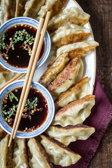 Vegan Potstickers, Makanan Cepat Saji, Masakan Malaysia, Recipes Copycat, Vegan Asian Recipes, Vegan Asian, Makanan Diet, God Mat, Vegan Eating