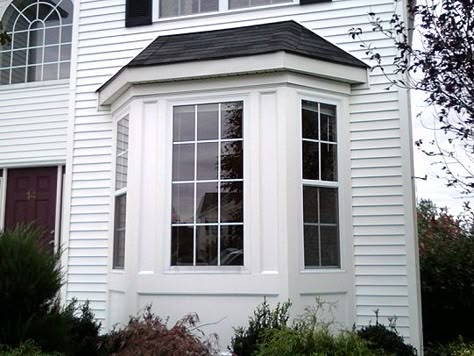 This job was completed this week for two Homeowners in the same development.   This window's trim was treated for the lack of maintains. Wat... Bay Window Exterior Ideas, Bay Window Ideas Exterior, Window Ideas Exterior, Bow Window Ideas, Bay Window Seat Ideas, Victorian Bay Window, Bay Window Exterior, Bay Window Design, Classic Houses