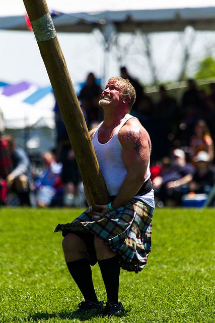 Caber Toss, Highland Games Scotland, Scottish Games, Scottish Highland Games, Ireland People, Backpacking Ireland, Ireland Culture, Ireland Weather, Ireland Fashion