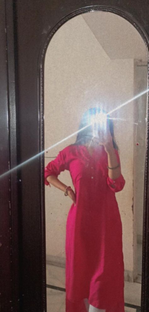 Girl Mirror Sefile Aesthetic, Indian Mirror Selfie, Birthday Captions Instagram, Story Insta, Cool Boy Image, Girls Mirror, Birthday Captions, Profile Pictures Instagram