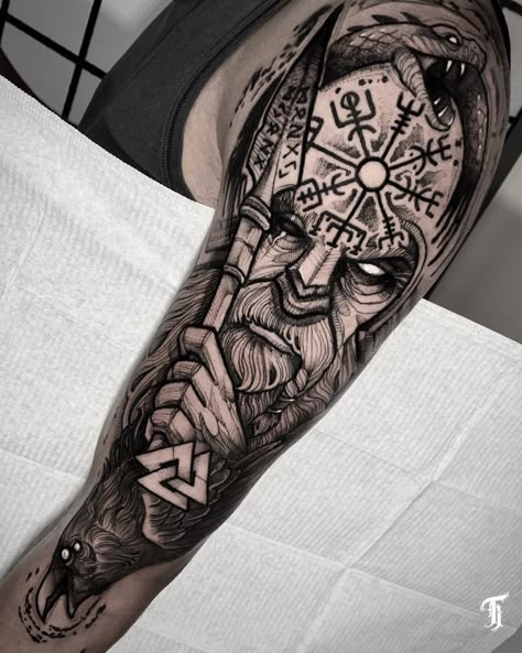 #odin #tattooodin #corvos #tattooideas #blackworktattoo #blackwork Arm Tattoo Viking, Viking Warrior Tattoos, Norse Mythology Tattoo, Gladiator Tattoo, Valkyrie Tattoo, Viking Tattoo Symbol, Viking Tattoo Sleeve, Half Sleeve Tattoos Forearm, Tatuagem Masculina Pequena