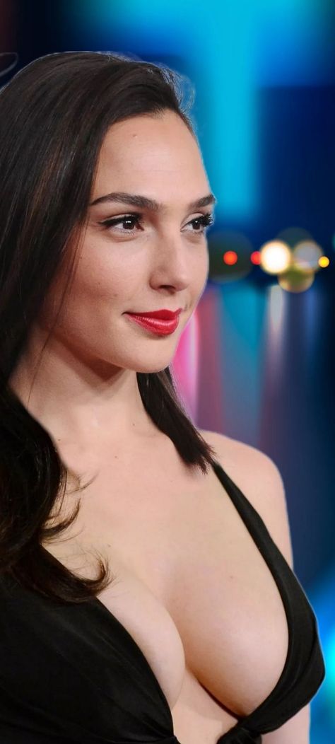 Gal Gardot, Angelina Jolie Photos, Gal Gadot Wonder Woman, Lingerie Inspiration, Actors Images, Hollywood Celebrities, Gal Gadot, Genetic, Hollywood