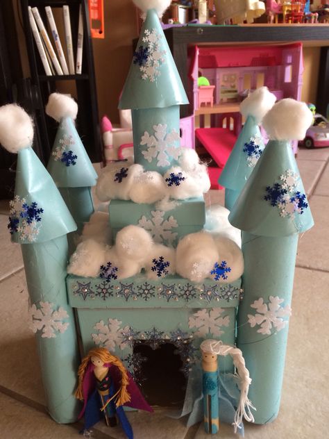 Homemade QueenElsa castle. Made from  paper towel rolls, boxes and spray paint Diy Frozen Castle, Elsa Diy, Diy Yarn Dolls, Castle Crafts, Frozen Castle, Snow Castle, Cardboard Castle, Valentine Boxes, Valentines Box