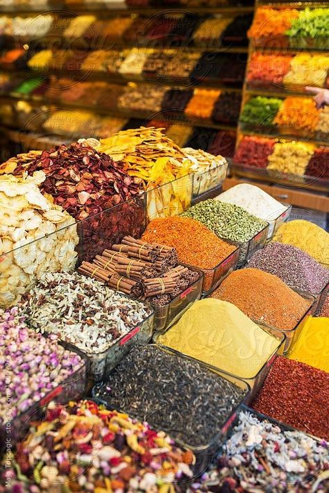 Vegetable Shop, Magia Das Ervas, Spice Shop, Grand Bazaar, Handmade Lamps, Spices And Herbs, Turkish Recipes, Beautiful Food, Street Food