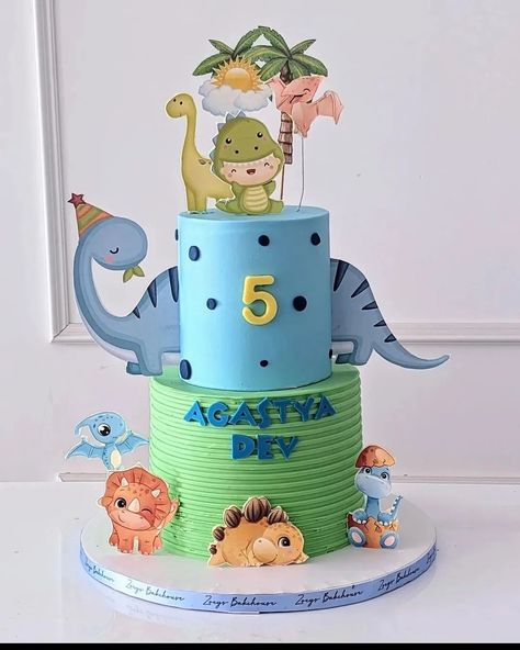 How many dinosaurs are too many dinosaurs ? Swipe through #dinosaurtheme #dinosaurcake Dino Theme Cake, Baby Dinosaur Cake, Cake Dino, Hello Kitty Birthday Decorations, Dino Birthday Cake, Baby Shower Decorations Neutral, Dinosaur Cake, Dinosaur Baby Shower, Dino Birthday