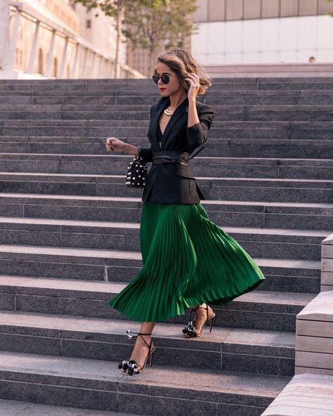 green skirt Green Pleated Skirt Outfit, Green Skirt Outfits, Green Velvet Skirt, The Style Bungalow, Tulle Skirts Outfit, Style Bungalow, Velvet Pleated Skirt, Green Pleated Skirt, Accordion Skirt