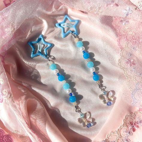 Cute beaded fairy blue  hair clip ! 🎀 Features pearl beads , neon beads , and a butterfly charm. Perfect to pair with your favorite kawaii outfit or for decoration / prop / cosplay ! SHIPPING: Listing is for 1 clip ! FREE shipping in the U.S. on orders of 35$ or more ! Packaged securely in a bubble mailer with tracking and mystery freebie! Ships in 1-4 days ! CONDITION: Please note that this item is handmade and may have some minor flaws including micro bubbles , but anything major or noticeable will be mentioned below! Please handle with care! <3 - elastic string may be slightly sticking out of clasp -small imperfections in hairclip  Please message me before leaving a review if you have any problems / concerns / questions. Follow me on Instagram @shae.bento for more charms, and early acc Navy Blue Hair Beads, Star Hair Clip Beads, Blue Butterfly Hair Accessories, Kawaii Blue Hair Accessories, Beaded Fairy, Multicolor Beaded Kawaii Jewelry, Blue Hair Clip, Kawaii Outfit, Bubble Mailer