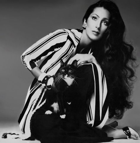 Cher 1970s, 70s Cher, Cher 70s, Richard Avedon Photography, Celebrities With Cats, 1969 Fashion, Artistic Fashion Photography, Cher Photos, 70s Hair