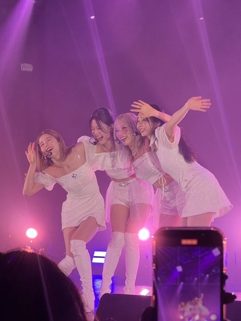 Loona Concert Photos, Loona World Tour, Loona Concert, Kpop Concert, Concert Aesthetic, Odd Eyes, Olivia Hye, Long Term Relationship, World Tour