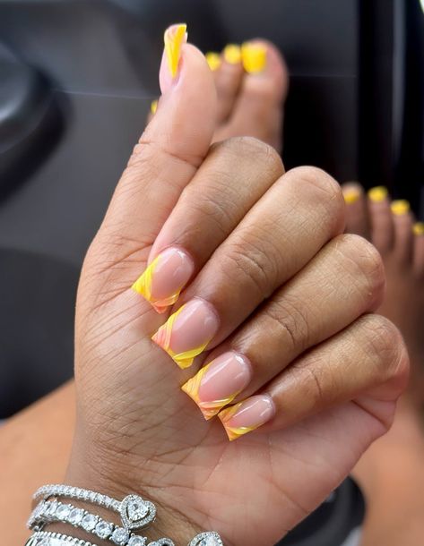 Yellow And White Nails Short, Cute Yellow Nail Ideas, Short Tropical Nails, Short Nail Inspo Summer 2024, Yellow Acrylic Nails Designs, Yellow Short Nails, Yellow Nails Short, Short Yellow Nails, Vacation Nail Designs