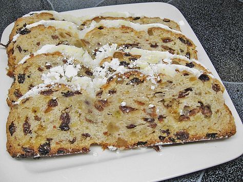 Christstollen nach Oma Martha (Rezept mit Bild) von angelika1m | Chefkoch.de Holiday Baking Christmas, German Desserts, White Cakes, Foreign Food, Gateaux Cake, Sweet Bread, Holiday Baking, Christmas Desserts, Food Pictures