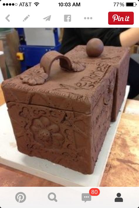 Ceramics Vessels, Slab Pottery Ideas, Clay Handles, Clay Lesson, Clay Box, Slab Ceramics, Identity Project, Ceramic Box, Ceramics Inspiration