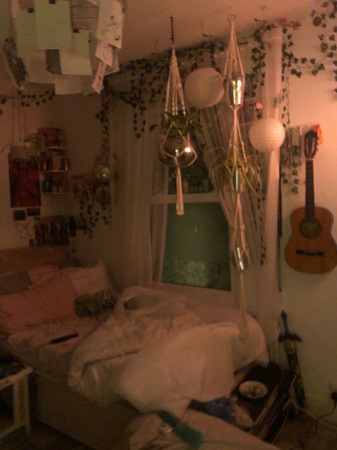 Skater Girl Bedroom, Spiderman Room Aesthetic, Skater Bedroom Aesthetic, Spiderman Room, Room Wishlist, Aesthetic Rooms, Room Makeover Bedroom, Awesome Bedrooms, Apartment Room