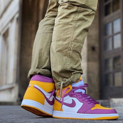 . Jordan 1 Brotherhood Outfit, Jordan 1 Mid Red, Air Jordan 1 Outfit, Cheap Jordan, Shoes Free, Gold And Purple, Cheap Jordans, Jordan 1 High Og, Air Jordan 1 Retro High Og