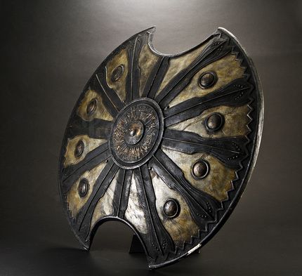 Achilles (Brad Pitt) Shield | Prop Store - Ultimate Movie Collectables Achilles Brad Pitt, Escudo Viking, Fantasy Items, Shield Of Faith, Greek Warrior, Viking Shield, Leather Ideas, Medieval Armor, The Shield