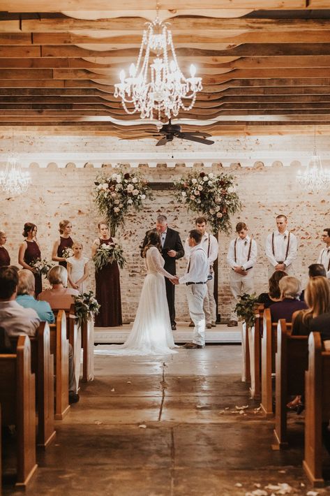 If you are looking for a Mississippi wedding venue that can accommodate your ceremony and reception then Bridges the Venue in Philadelphia, MS may be the perfect spot | Southern Productions | In this blog post I'm sharing about Bridges the Venue located in Philadelphia, MS #mississippiweddingvenue #mississippiwedding #weddingvenuesnearme #mississippiweddingideas #mississippiweddingflowers Meridian Mississippi, Philadelphia Wedding Venues, Hannah Grace, Mississippi Wedding, Cheap Wedding Venues, Wedding Venue Inspiration, Inexpensive Wedding Venues, Wedding Fall, Philadelphia Wedding