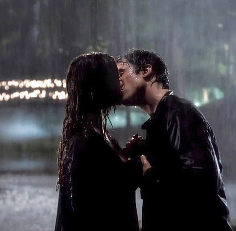 Damon Elena, Damon And Elena, Kissing In The Rain, Elena Gilbert, Ian Somerhalder, Vampire Diaries The Originals, Damon Salvatore, In The Rain, The Vampire Diaries