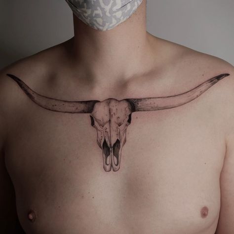 Ali on Instagram: “Texas longhorn ♥” Texas Longhorn Skull Tattoo, Longhorn Chest Tattoo, Long Horn Back Tattoo, Longhorn Tattoo For Men, Long Horn Tattoo Ideas, Bull Horn Tattoo, Texas Longhorn Tattoo, Texas Tattoo Ideas, Longhorn Skull Drawing