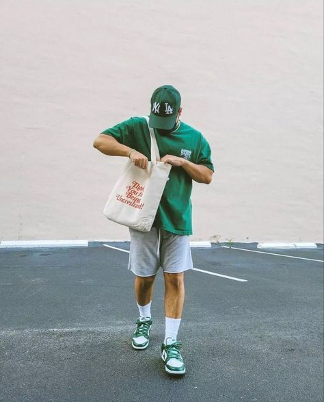 Green Tshirt Outfit, Low Dunks Outfit, Dunk Outfit, Mens Tote Bag, Tote Bag Outfit, Dunks Outfit, Streetwear Inspiration, Masc Outfits, Street Wear Fashion