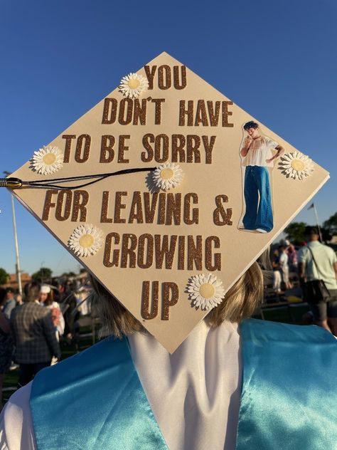 Harry Styles Graduation, Harry Styles Graduation Cap, Graduation Cap With Flowers, Creative Graduation Caps, Senior Year Fun, College Grad Cap Ideas, Grad Cap Decorated, Graduation Cap Decoration Diy, High School Graduation Cap