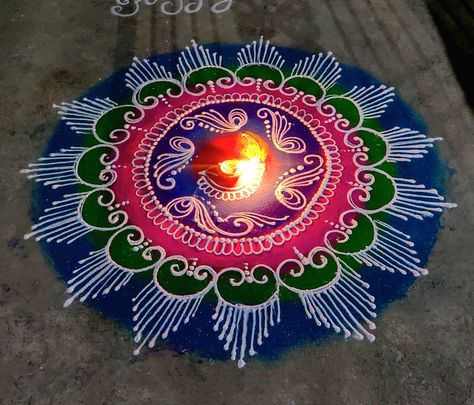 Sankar Bharti Rangoli Diwali, Rangoli Idea, Diwali Rangoli Design, Colourful Rangoli, Rangoli Diwali, Rangoli Designs Photos, Easy Rangoli Designs Diwali, Rose Mehndi Designs, Rangoli Border