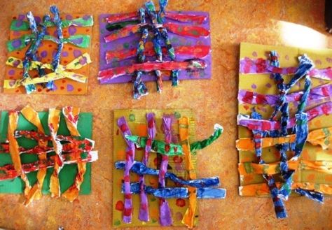 This is a great way to use scrap paper with kids Weaving For Kids, 2nd Grade Art, Weaving Tutorial, Paper Weaving, Art Lessons For Kids, Cardboard Art, Kindergarten Art, Art Lessons Elementary, Weaving Projects