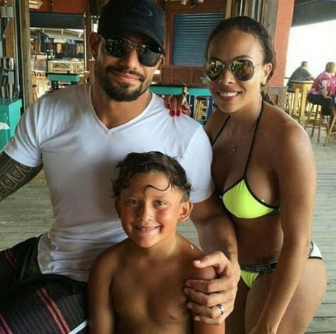 Roman Images - 👑✨Joelina✨👑 - Wattpad Roman Reigns Wife, Dwayne Johnson Family, Roman Reigns Family, Wwe Couples, Roman Reigns Shirtless, Roman Reigns Wwe Champion, Joe Anoaʻi, Wwe Superstar Roman Reigns, Wwe T Shirts