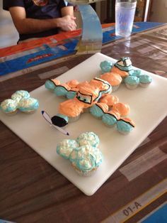 Disney Planes "dusty" cupcake cake I made for a special 1 year… Disney Planes Birthday, Plane Party, Planes Birthday Party, Cupcakes Design, Pull Apart Cupcake Cake, Planes Birthday, Pull Apart Cake, Cake Pulls, Disney Planes