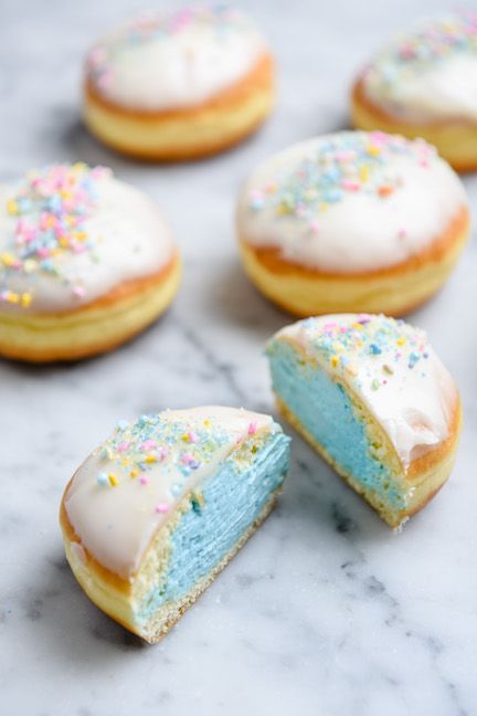 Classy Gender Reveal, Gender Reveal Dessert, Gender Reveal Food, Gender Reveal Pinata, Simple Gender Reveal, Gender Reveal Cookies, Gender Reveal Themes, Gender Reveal Ideas, Rhubarb Cake