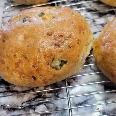 Roasted Jalapeno and Cheddar Cheese Sourdough Bun - Bailees Kitchen Jalapeno Cheddar Buns, Jalapeño Cheddar Buns, Jalapeno Bagels Recipe, Chipotle Chicken Sandwich, Sourdough Bun Recipe, Sysco Foods, Cheese Sourdough, Jalapeno Burger, Sourdough Muffins