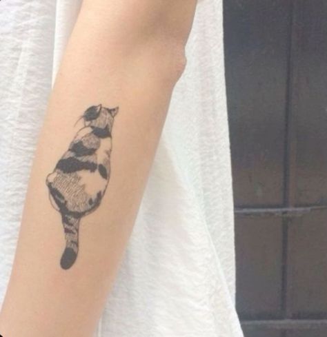 Calico Tattoo, Calico Cat Tattoo, Siamese Cat Tattoo, Siamese Cat Tattoos, Cat Tattoo Ideas, Black Cat Tattoos, Cat Tattoo Designs, Modern Cat, Calico Cat