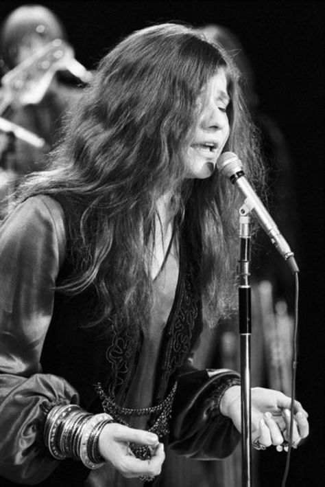 didierleclair: “JANIS, GIVING A PIECE OF HER HEART…Janis Joplin, blues/rock great singersource: tumblr.com ” Muzică Rock, Ed Sullivan Show, Acid Rock, Photos Of People, Black And White Photos, Janis Joplin, Jim Morrison, White Photos, Pop Rock