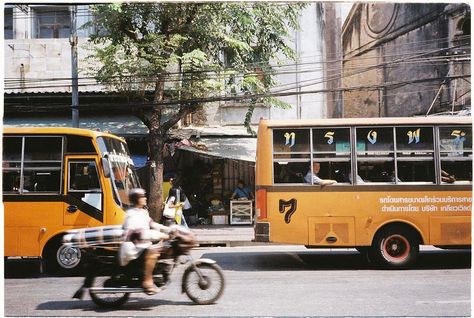 Chinatown Bangkok  #analogue #35mm #film #filmphotography #filmisnotdead #travel #street #everydaylife #traffic #bangkok #thailand by Khánh Hmoong #hoz6n Aesthetic Street Photos, Travel Film, Fotografi Vintage, 35mm Photography, Mood And Tone, Pretty Photos, 35mm Film, Film Aesthetic, Film Camera