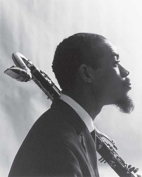 Jazz greats: classic photographs from the Bank of America collection Eric Dolphy, Francis Wolff, Jazz Saxophonist, Jazz Cat, Musician Portraits, Jazz Players, Free Jazz, Bass Clarinet, Jazz Art