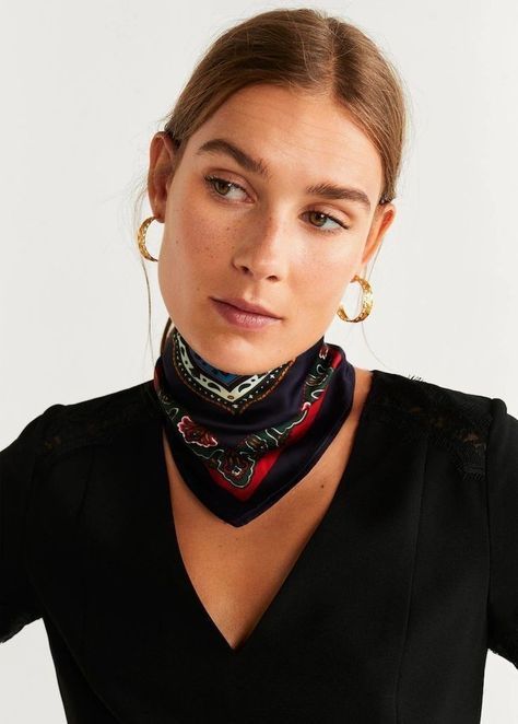 Alexa Chung Style, Ways To Wear A Scarf, How To Wear A Scarf, Vintage Band Tees, Bandana Styles, Mango Outlet, Scarf Women Fashion, Rocker Chic, English Style