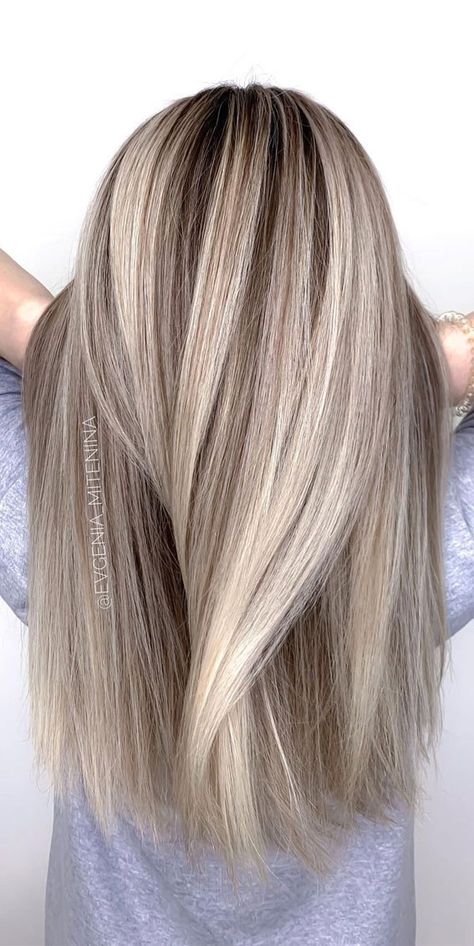 Blonde Hair For Fall, Hair Colour Trends 2022, Autumn Hair Colours, Colour Trends 2022, Brown Haircut, Shadow Roots Hair, Brown And Blonde Hair, Hair For Fall, Best Hair Colour