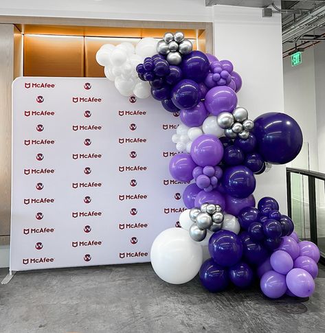 Grand Opening Ideas Business Decorations, Corporate Centerpieces, Corporate Party Decorations, Football Theme Birthday, Purple Balloon, Party Planning Business, Grand Opening Party, Corporate Events Decoration, Football Theme