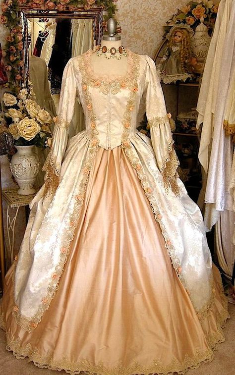 English Medieval Clothing | uploaded to pinterest Gaun Abad Pertengahan, Period Dress, Old Fashion Dresses, Old Dresses, Ball Gowns Evening, Fantasy Gowns, Medieval Dress, Vintage Gowns, Historical Dresses