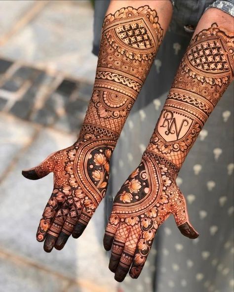 Mehndi Designs Stylish Unique, Bridal Henna Designs Indian Weddings, Henna Designs Indian, Hand Mehndi Designs Stylish, Full Back Hand Mehndi Designs, Back Hand Mehndi Designs Stylish, Mehndi Designs Stylish, Pakistani Mehndi Designs, Hand Mehndi Designs