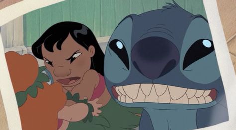 Lilo and Stitch 2: Stitch taking a selfie, while Lilo is Fighting Mertle Lilo And Stitch 3, Lilo And Stitch Tattoo, Black Memes, Lilo Y Stitch, Funny Disney, Most Beautiful Images, Cute Disney Wallpaper, Stitching Art, Stitch Disney