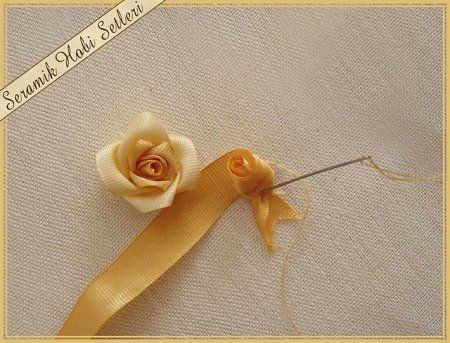 Embroidery Tutorial Step By Step, Silk Ribbon Embroidery Tutorial, Craft Flowers, Ribbon Embroidery Tutorial, Ribbon Rose, Embroidered Roses, Crazy Quilting, Embroidery Tutorial, Ribbon Art