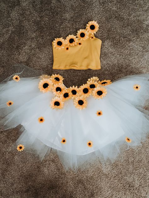 Diy Flower Costume Women, Sunflower Costume Diy, Flower Costume Diy Women, Sunflower Halloween Costume, Halloween Pick Up Lines, Flower Costume Diy, Tomato Cage Ghost, Farm Costumes, Sunflower Costume